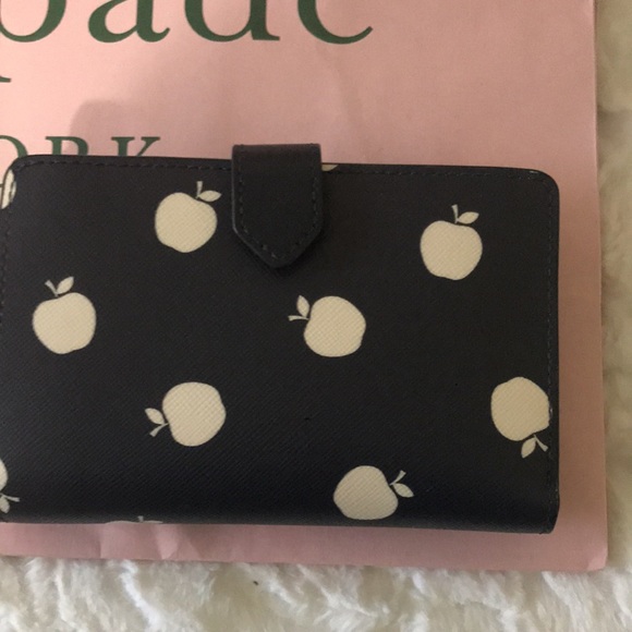 Kate Spade wallet- like new - Picture 2 of 7